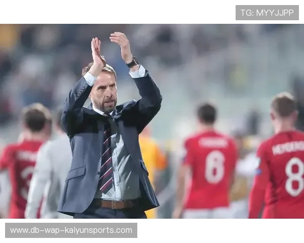 大牌球员突然退役，足球界一片哗然