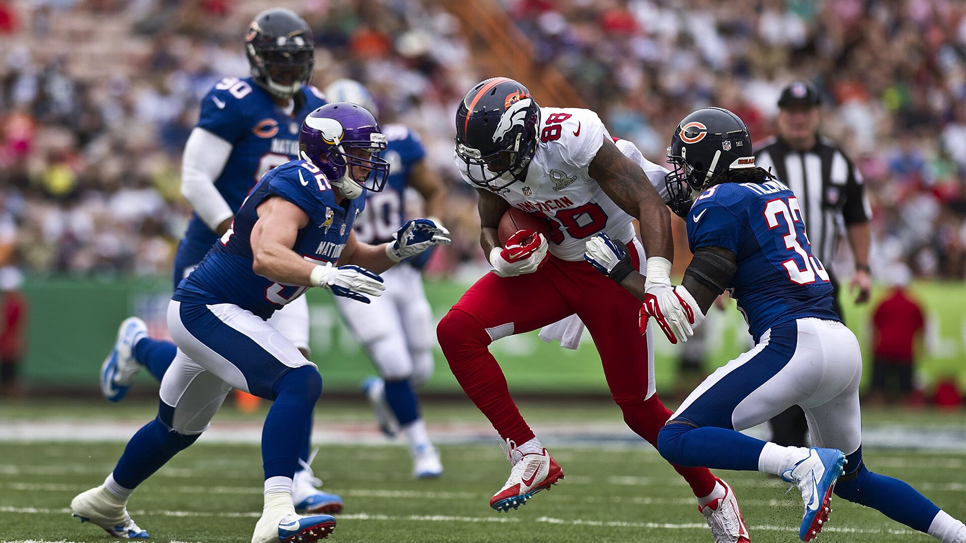 “腰旗橄榄球：东部新区赛场的精彩对决让人目不暇接”